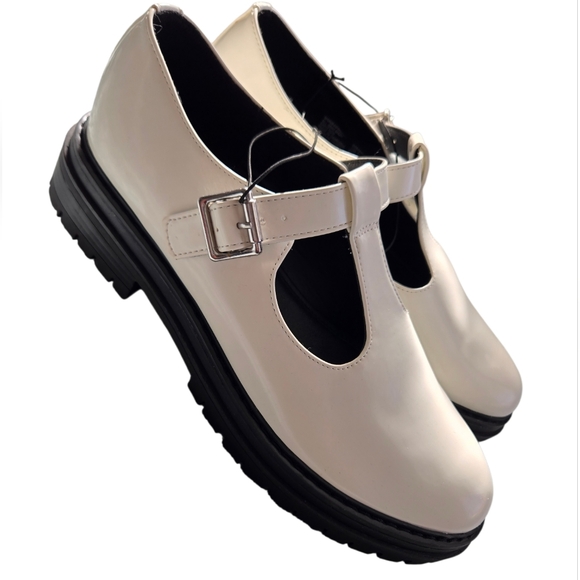 No Boundaries Women's White T-Strap Mary Janes - Picture 4 of 7